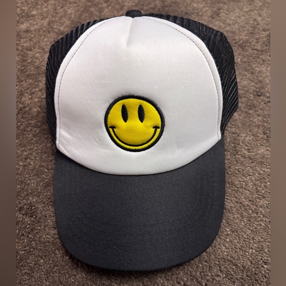 Smiley Face Trucker Hat nwot adjustable SnapBack - Picture 3 of 4